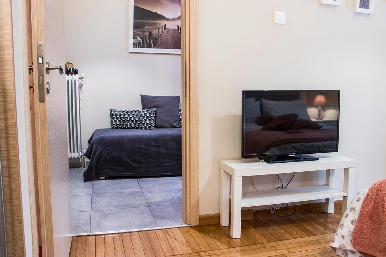 City Stay Close To The Metro A Charming Flat アテネ エクステリア 写真