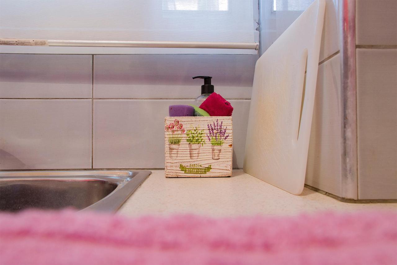 City Stay Close To The Metro A Charming Flat アテネ エクステリア 写真