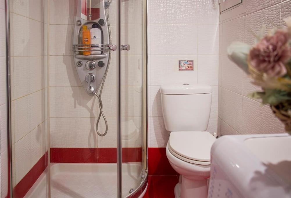 City Stay Close To The Metro A Charming Flat アテネ エクステリア 写真